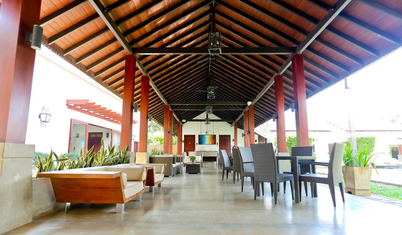 Swanee Grand Hotel Negombo Exterior photo